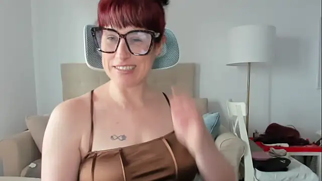 emmita69  online show from March 4, 9:15 am