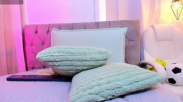 Snapshot of nikkita_ubba chatting on December 4, 8:17 pm nikkita ubba online show from December 4, 8:17 pm