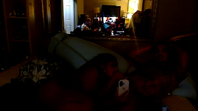Snapshot of Your_Going2Luv_Me chatting on December 19, 10:13 am Your Going2Luv Me online show from December 19, 10:13 am