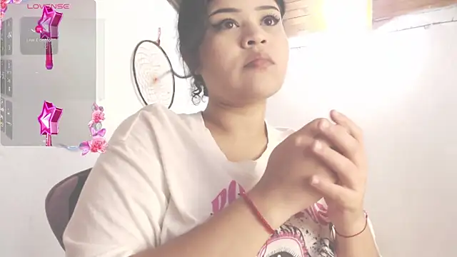 Snapshot of Amara18_ chatting on May 29, 11:47 pm Amara18 online show from May 29, 11:47 pm