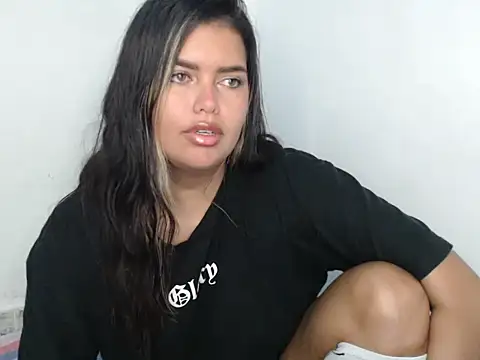 Snapshot of sweetkitty_16 chatting on May 27, 8:17 pm sweetkitty 16 online show from May 27, 8:17 pm