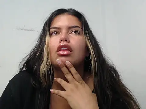 Snapshot of sweetkitty_16 chatting on June 2, 6:59 am sweetkitty 16 online show from June 2, 6:59 am