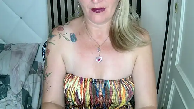 Snapshot of xxNoeliaxx chatting on July 13, 6:49 am xxNoeliaxx online show from July 13, 6:49 am