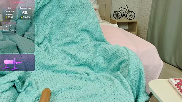 oliviiaa online show from October 6, 12:19 am