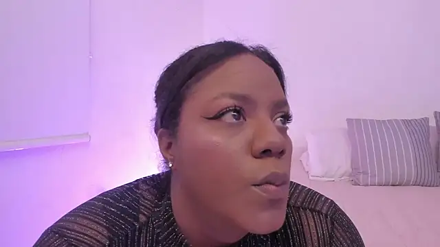 Snapshot of Sexyshantal_ chatting on April 1, 5:21 pm Sexyshantal online show from April 1, 5:21 pm