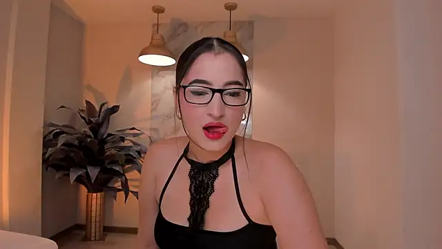 Snapshot of DominiqueVega chatting on July 15, 9:09 pm DominiqueVega online show from July 15, 9:09 pm