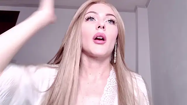 caarlywhitee online show from March 11, 1:33 am