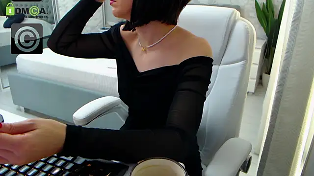 Snapshot of Ellysse_ chatting on December 19, 8:45 am Ellysse  online show from December 19, 8:45 am