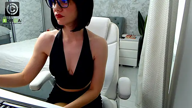 Snapshot of Ellysse_ chatting on July 1, 8:27 am Ellysse online show from July 1, 8:27 am