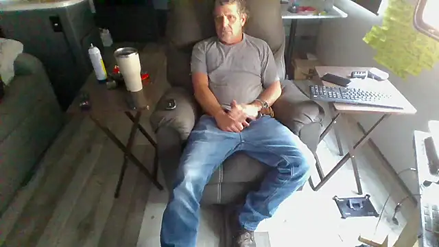 lateniter online show from February 10, 6:23 pm