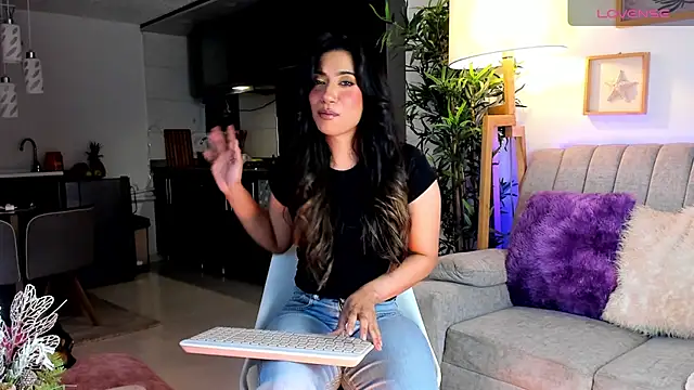 Snapshot of Issa_cooper chatting on February 2, 1:26 am Issa cooper online show from February 2, 1:26 am