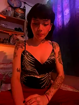 LiliJones  online show from December 18, 5:19 pm