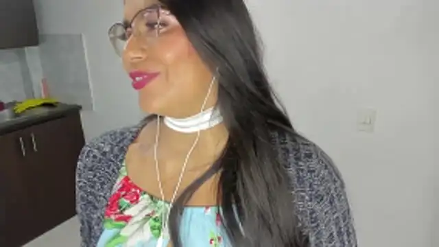 Snapshot of Luna_Dumont chatting on March 21, 11:04 am Luna Dumont online show from March 21, 11:04 am