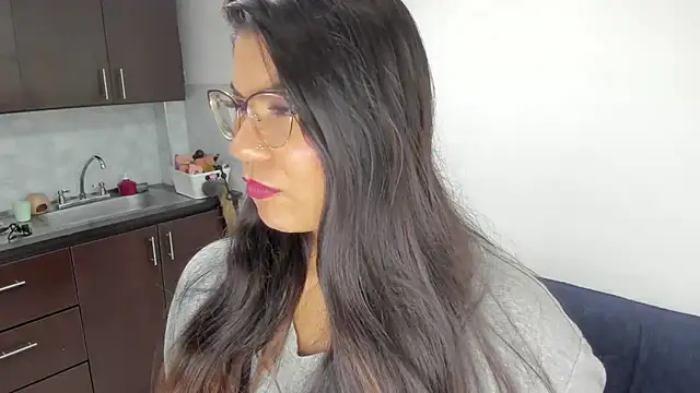 Snapshot of Luna_Dumont chatting on March 29, 10:59 am Luna Dumont online show from March 29, 10:59 am