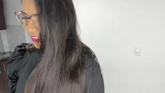 Snapshot of Luna_Dumont chatting on April 10, 11:15 am Luna Dumont online show from April 10, 11:15 am