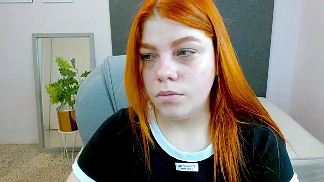 Snapshot of lucie_nicolls chatting on December 2, 8:22 pm lucie nicolls online show from December 2, 8:22 pm