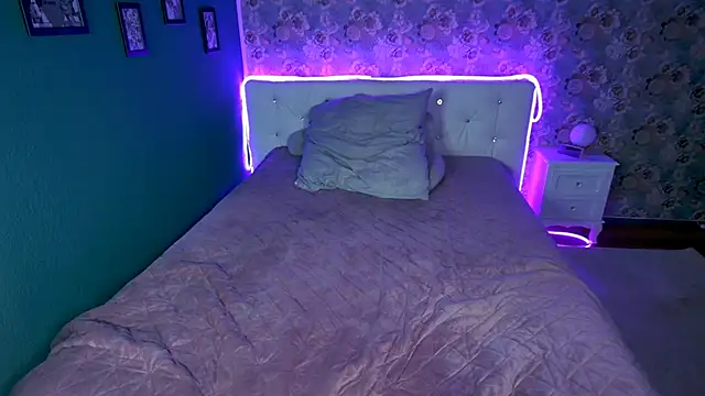 EmilyDiazofficial online show from February 5, 4:00 pm