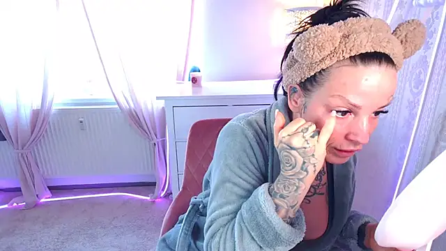 EmilyDiazofficial online show from February 15, 9:08 am