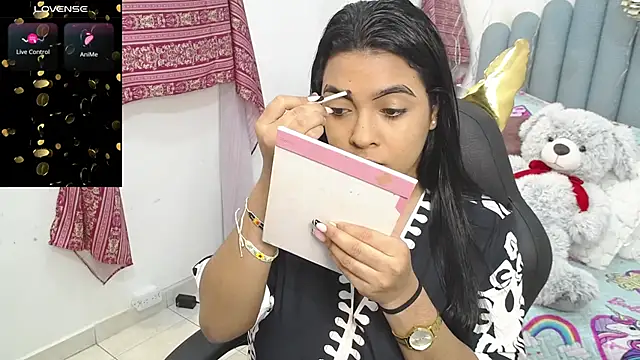 lakshmiraniii online show from December 3, 11:30 am