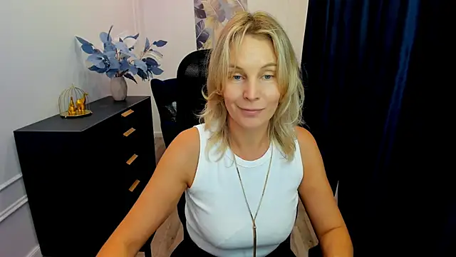 Sinty Devis online show from September 17, 11:45 am