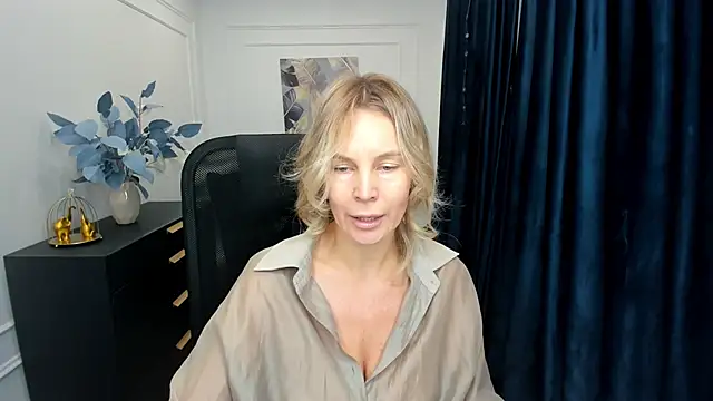 Sinty Devis online show from November 9, 4:22 am