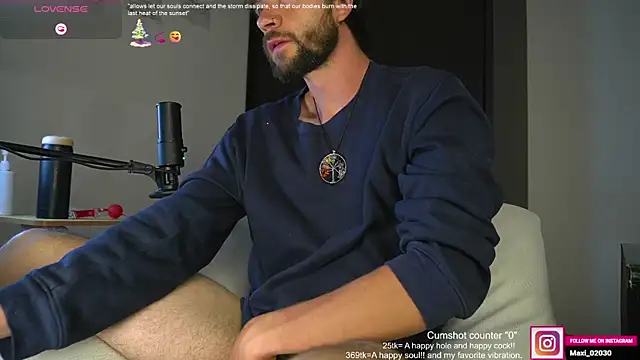 Snapshot of just_maxii chatting on January 17, 10:45 pm just maxii online show from January 17, 10:45 pm