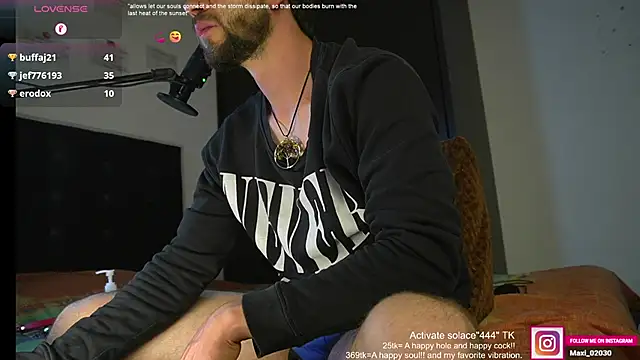 Snapshot of just_maxii chatting on March 13, 1:43 am just maxii online show from March 13, 1:43 am