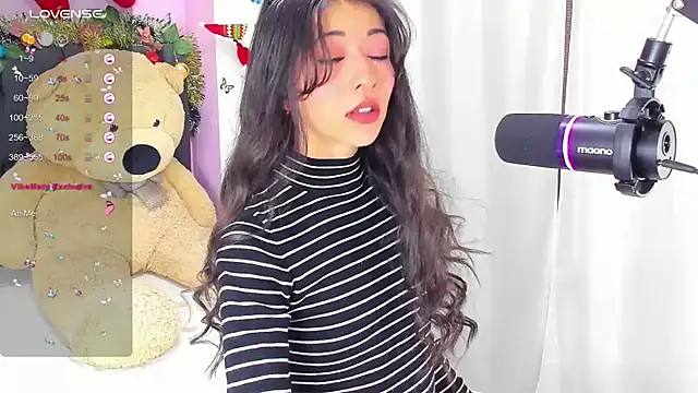 Snapshot of SophiaLiu chatting on December 11, 11:43 pm SophiaLiu online show from December 11, 11:43 pm