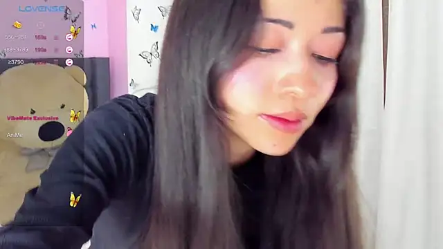 Snapshot of SophiaLiu chatting on February 5, 2:51 am SophiaLiu online show from February 5, 2:51 am