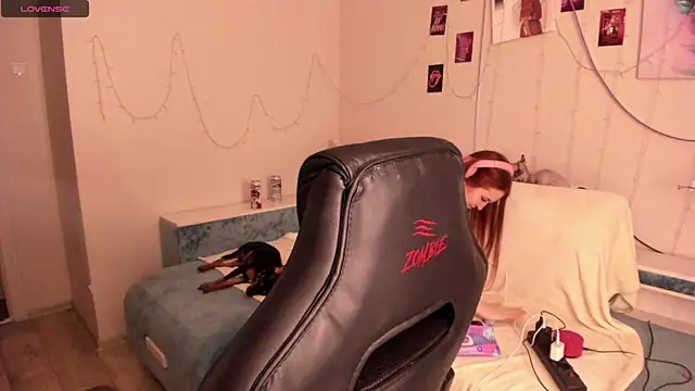 Snapshot of ViolaIntelligent chatting on December 6, 2:24 am ViolaIntelligent online show from December 6, 2:24 am