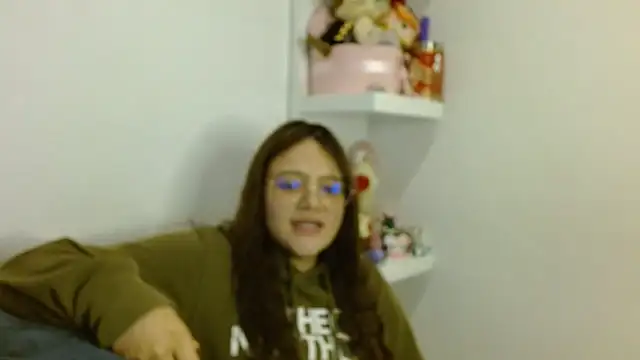 Snapshot of _Sarahh_0 chatting on December 10, 2:16 am  Sarahh 0 online show from December 10, 2:16 am