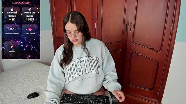 Snapshot of _Sarahh_0 chatting on December 12, 1:39 pm  Sarahh 0 online show from December 12, 1:39 pm