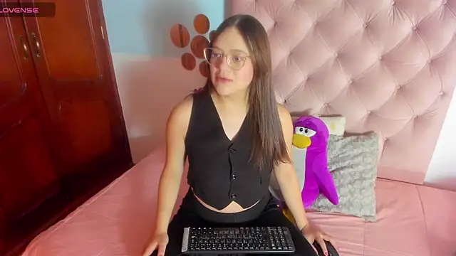 Snapshot of _Sarahh_0 chatting on February 28, 1:58 pm  Sarahh 0 online show from February 28, 1:58 pm