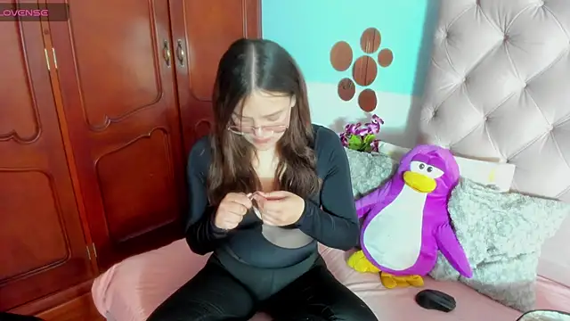 Snapshot of _Sarahh_0 chatting on March 7, 2:45 pm  Sarahh 0 online show from March 7, 2:45 pm