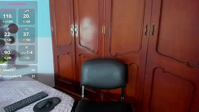 Snapshot of _Sarahh_0 chatting on March 18, 4:37 pm  Sarahh 0 online show from March 18, 4:37 pm