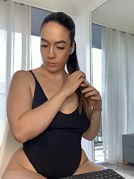 ImAlicee online show from February 5, 10:01 pm