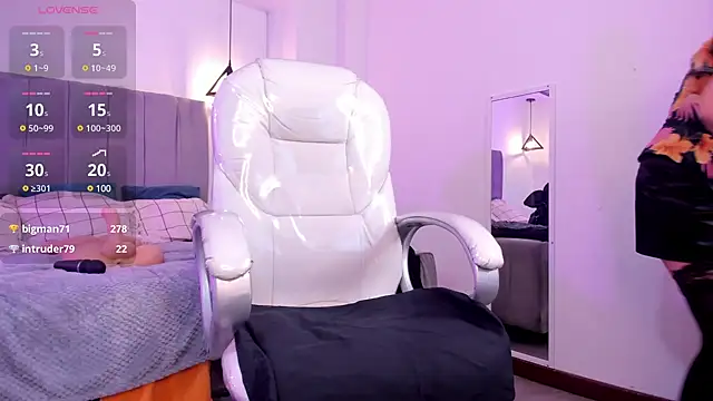 lady nylon  online show from February 10, 6:24 pm