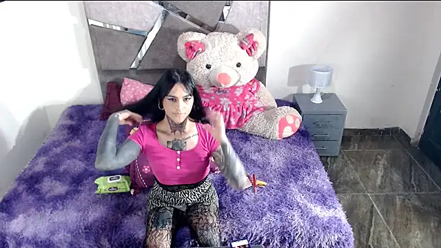 Snapshot of emma_onassis_17 chatting on May 12, 12:08 am emma onassis 17 online show from May 12, 12:08 am