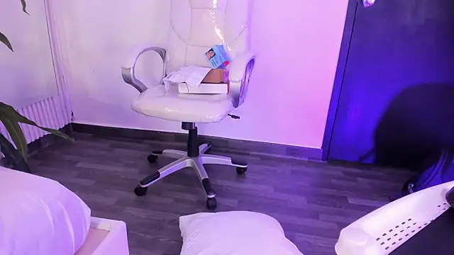 EriKlein online show from October 14, 11:05 pm