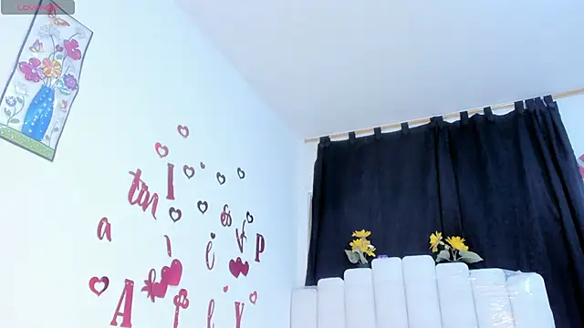 RoxannaBlanche online show from April 24, 11:12 am