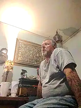 Snapshot of bigdoog8 chatting on April 2, 12:30 am bigdoog8 online show from April 2, 12:30 am