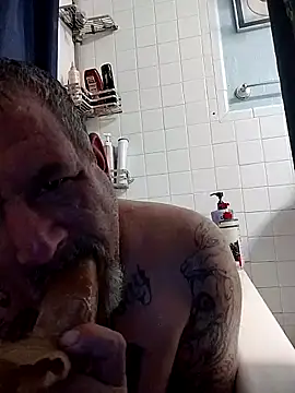 Snapshot of bigdoog8 chatting on April 11, 8:51 am bigdoog8 online show from April 11, 8:51 am