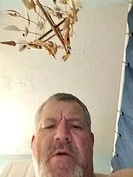 Snapshot of bigdoog8 chatting on April 13, 9:37 am bigdoog8 online show from April 13, 9:37 am