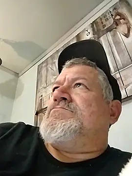 Snapshot of bigdoog8 chatting on April 19, 7:16 pm bigdoog8 online show from April 19, 7:16 pm
