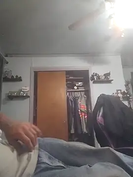 Snapshot of bigdoog8 chatting on May 2, 1:21 am bigdoog8 online show from May 2, 1:21 am