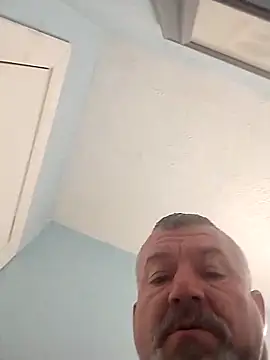 Snapshot of bigdoog8 chatting on May 3, 7:53 pm bigdoog8 online show from May 3, 7:53 pm
