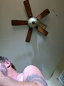 Snapshot of Hugebwc102 chatting on October 5, 6:45 am Hugebwc102 online show from October 5, 6:45 am