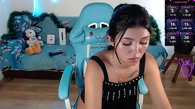 Snapshot of emily_rosse04 chatting on December 4, 9:35 pm emily rosse04 online show from December 4, 9:35 pm