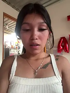 Snapshot of emily_rosse04 chatting on December 17, 8:43 pm emily rosse04 online show from December 17, 8:43 pm