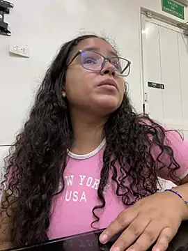 CurlyGirl 1 online show from February 8, 6:44 pm